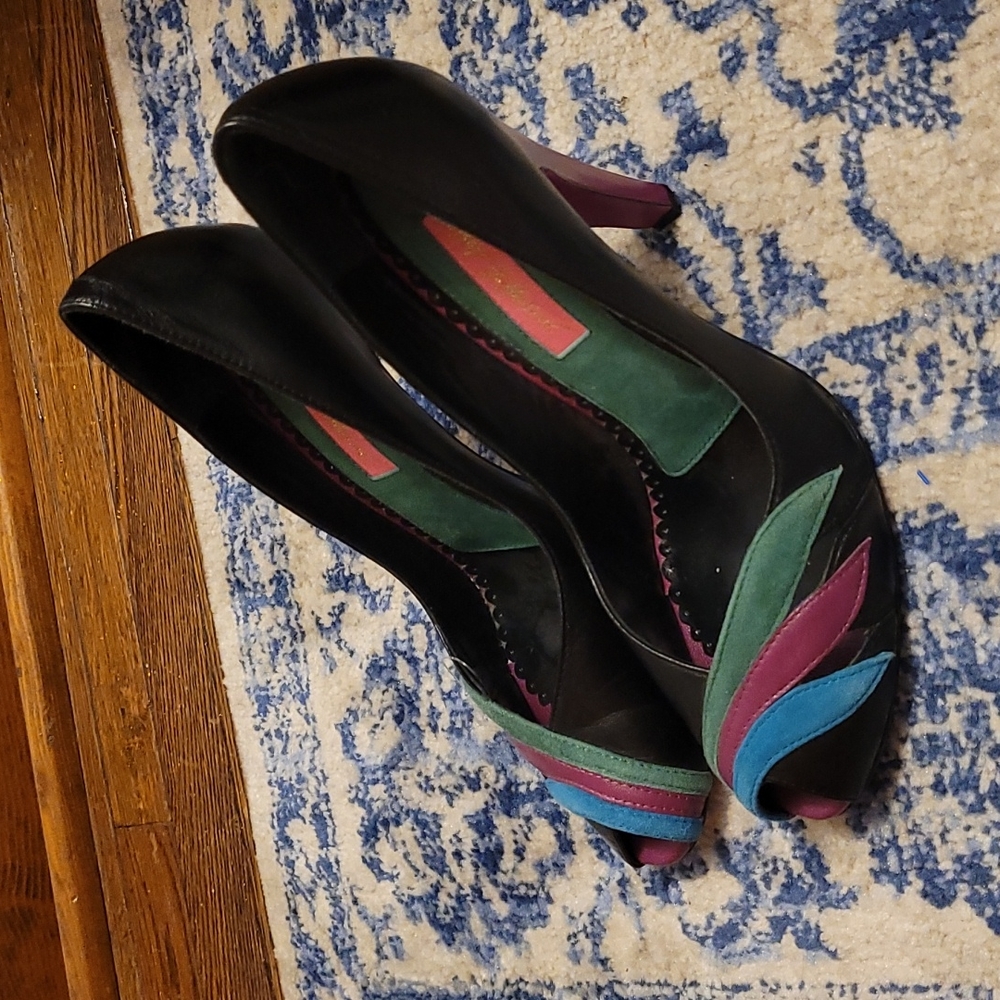 Betsey Johnson sz 7.5 heels pump retro vintage look black purple blue green